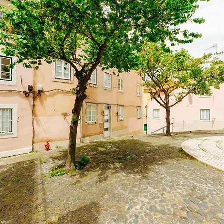 Rent4Rest Lisbon Downtown Tiny Studio Apartments-3