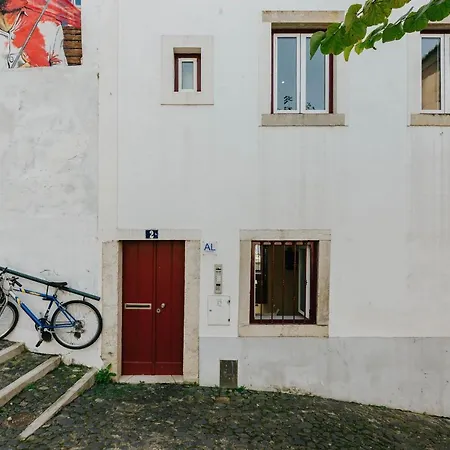 Rent4Rest Lisbon Downtown Tiny Studio Apartments-3